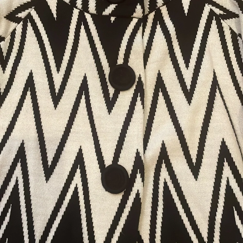 Very gently worn sweater jacket - Picture 3 of 5